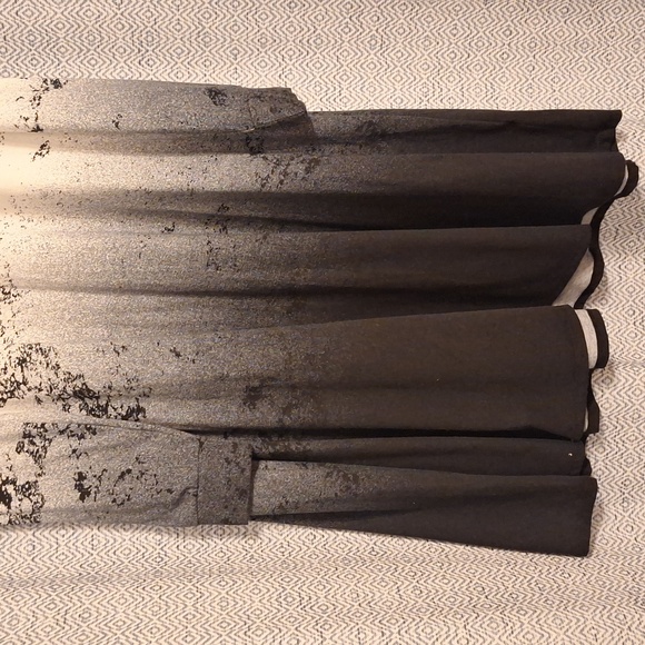 Lularoe LS Dress with pockets - Picture 3 of 5